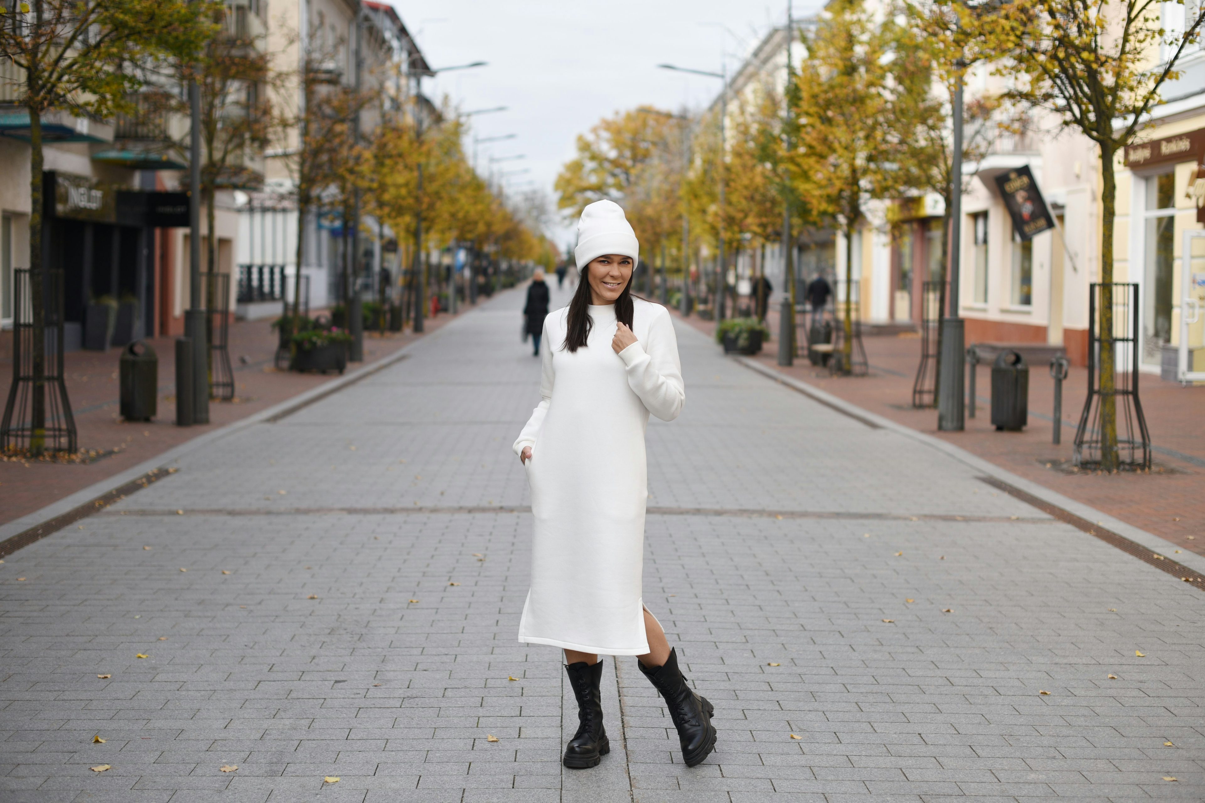 Stilinga balta moteriška laisvalaikiui suknelė Šiaulių mieste 